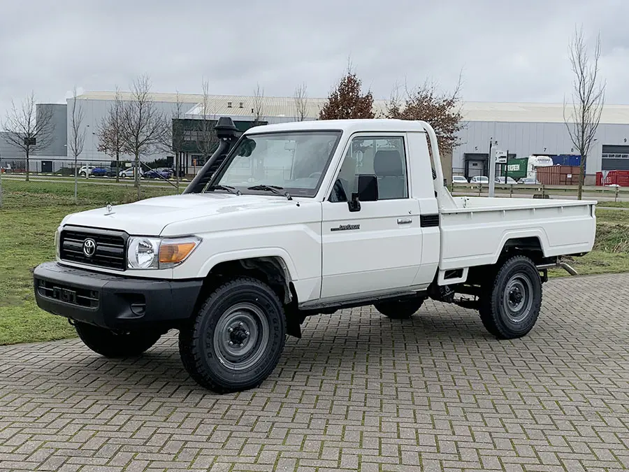Toyota Land Cruiser HZJ79 4x4 Single Cab Pick-up