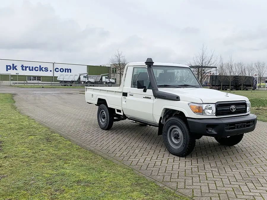 Toyota Land Cruiser HZJ79 4x4 Single Cab Pick-up 4