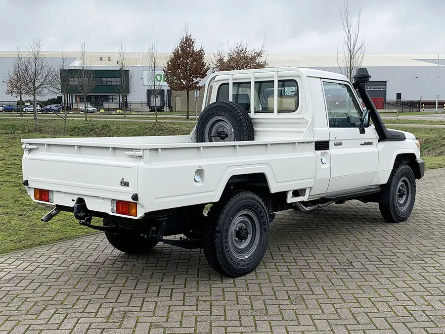 Toyota Land Cruiser HZJ79 4x4 Single Cab Pick-up 6