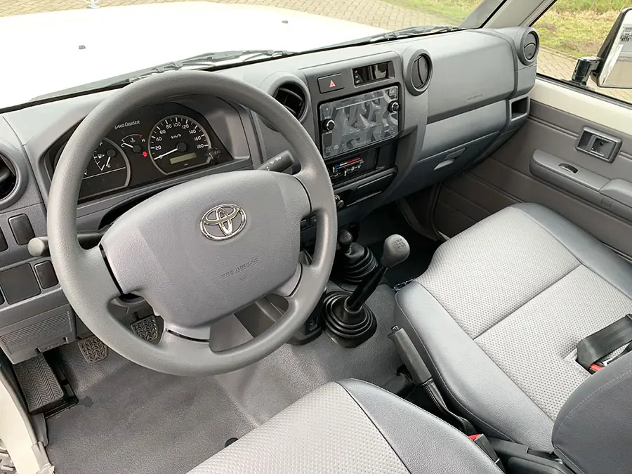 Toyota Land Cruiser HZJ79 Single Cab Pick-up 4x4 8