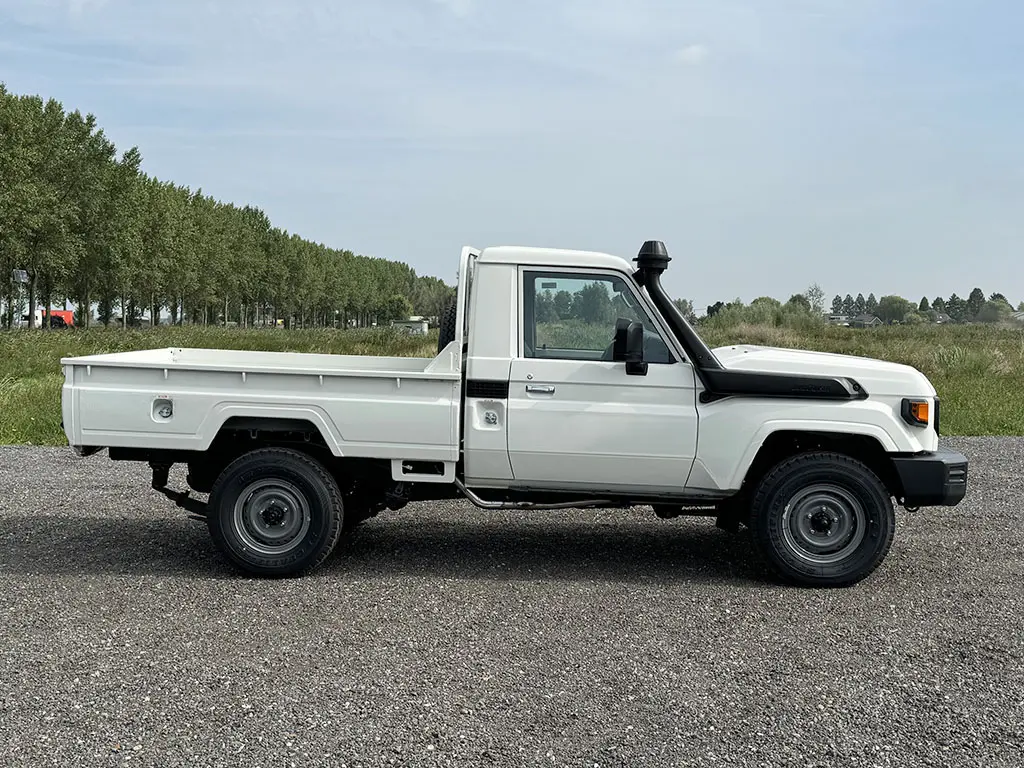 Toyota Land Cruiser HZJ79 4x4 Single Cab Pick-up 5
