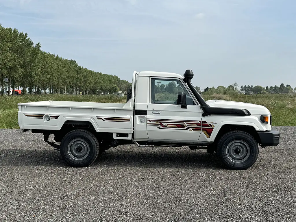 Toyota Land Cruiser HZJ79 Single Cab Pick-up 4x4 6