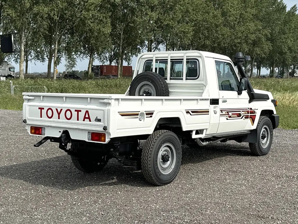 Toyota Land Cruiser HZJ79 4x4 Single Cab Pick-up 6