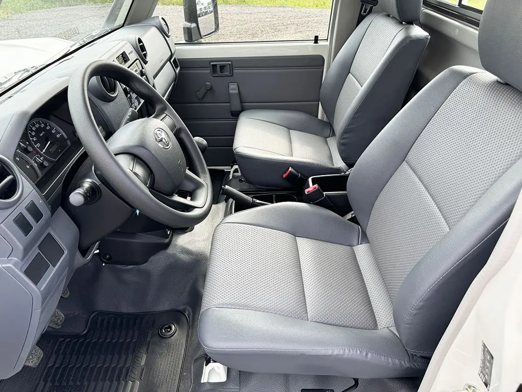 Toyota Land Cruiser HZJ79 Single Cab Pick-up 4x4 8
