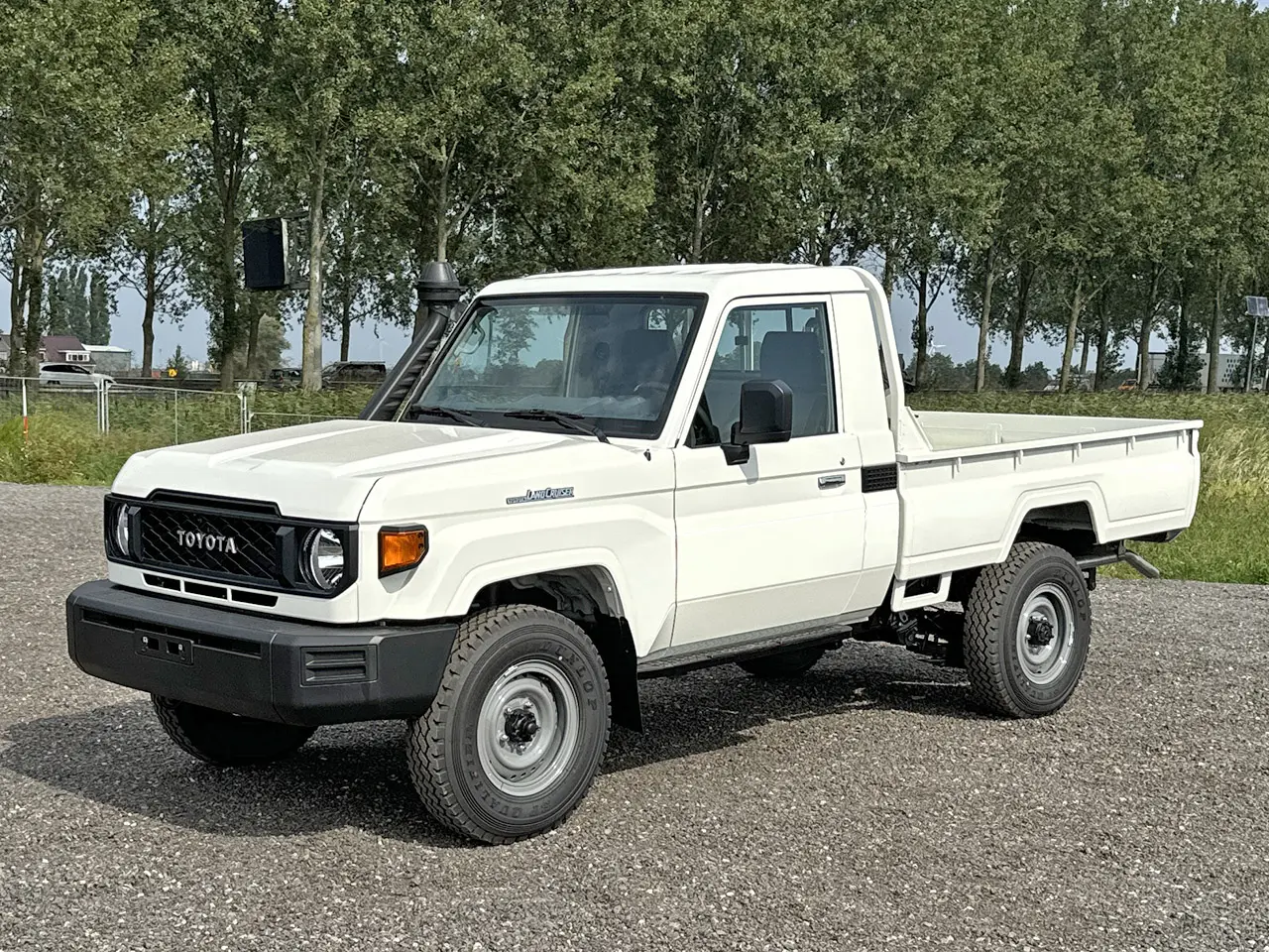 Toyota Land Cruiser HZJ79 Single Cab Pick-up 4x4