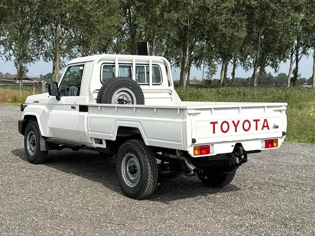 Toyota Land Cruiser HZJ79 Single Cab Pick-up 4x4 6