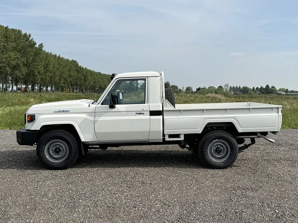 Toyota Land Cruiser HZJ79 Single Cab Pick-up 4x4 7