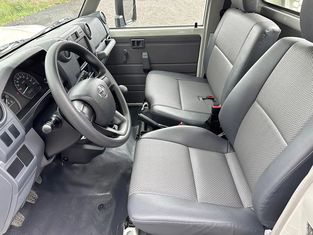 Toyota Land Cruiser HZJ79 Single Cab Pick-up 4x4 8