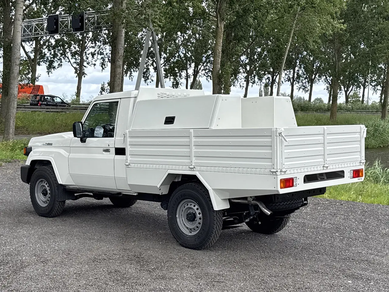 Toyota Land Cruiser HZJ79 Single Cab Pick-up 4x4 6