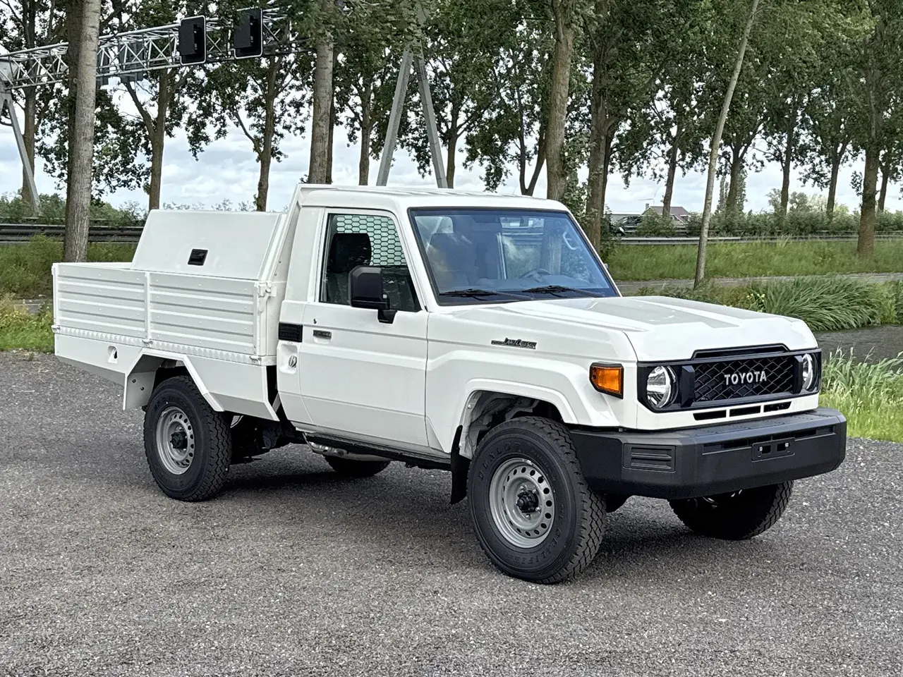 Toyota Land Cruiser HZJ79 Single Cab Pick-up 4x4 8