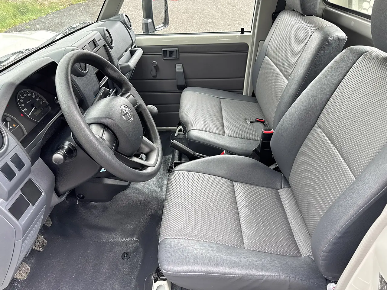 Toyota Land Cruiser HZJ79 Single Cab Pick-up 4x4 9