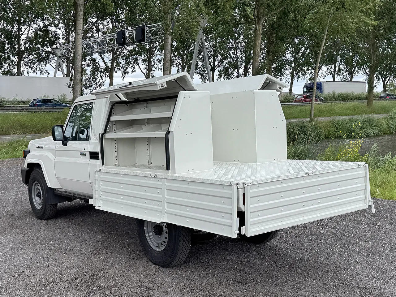 Toyota Land Cruiser HZJ79 Single Cab Pick-up 4x4 13