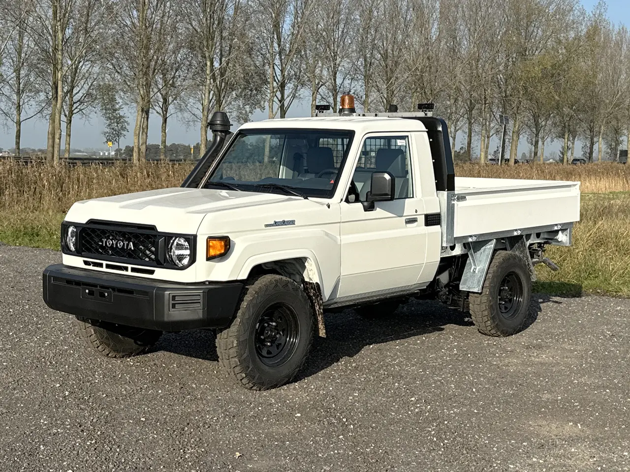 Toyota Land Cruiser HZJ79 Mining 4x4 Single Cab Pick-up 1