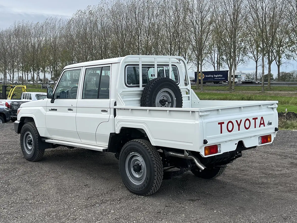 Toyota Land Cruiser HZJ79L Double Cab Pick-up 4x4 3