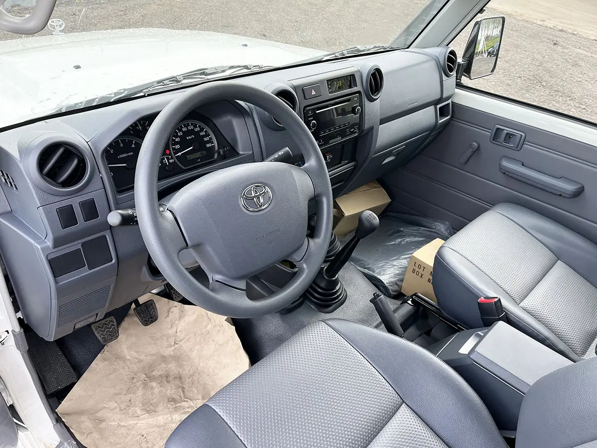 Toyota Land Cruiser HZJ79L 4x4 Double Cab Pick-up 8