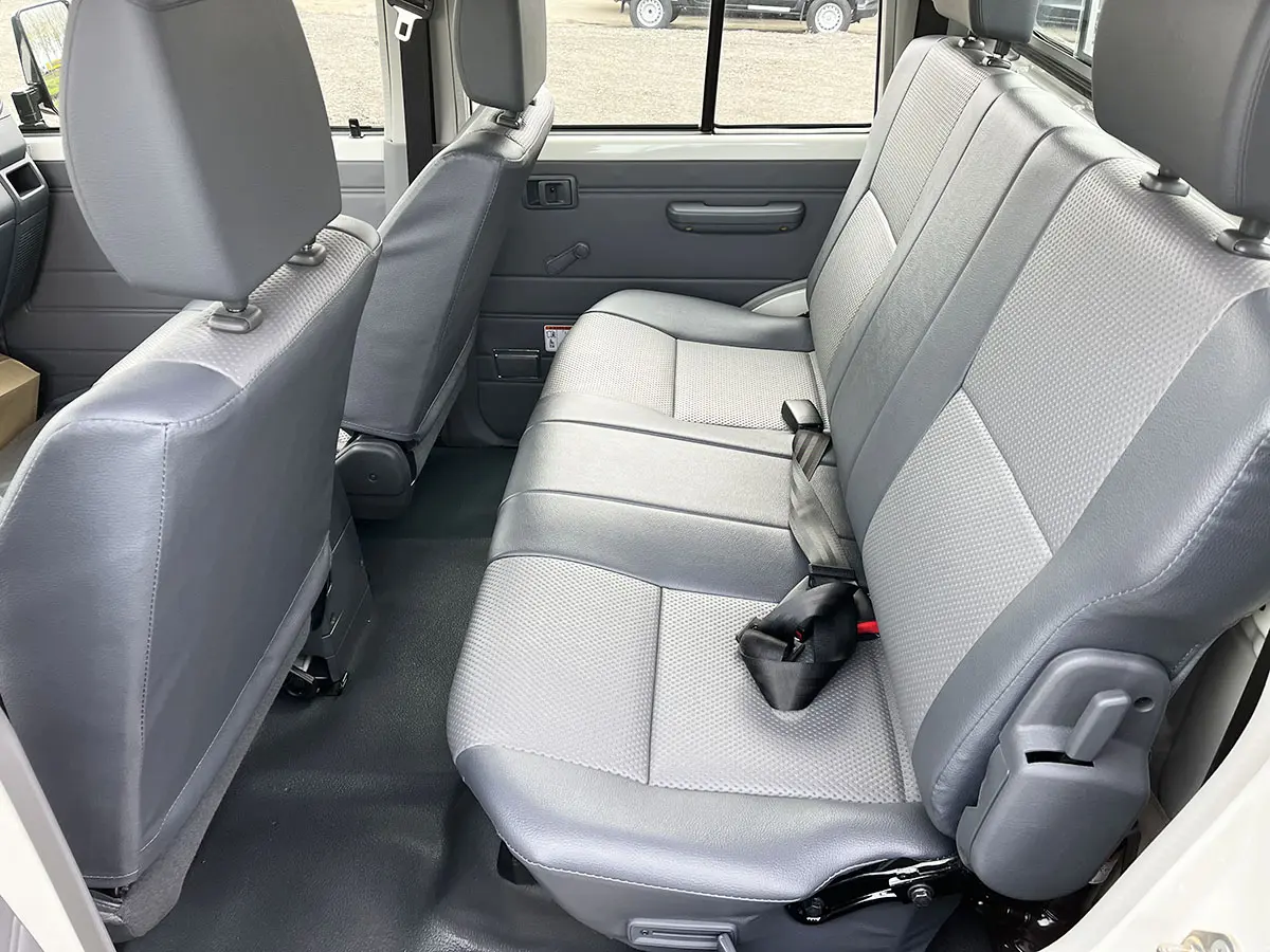 Toyota Land Cruiser HZJ79L 4x4 Double Cab Pick-up 9