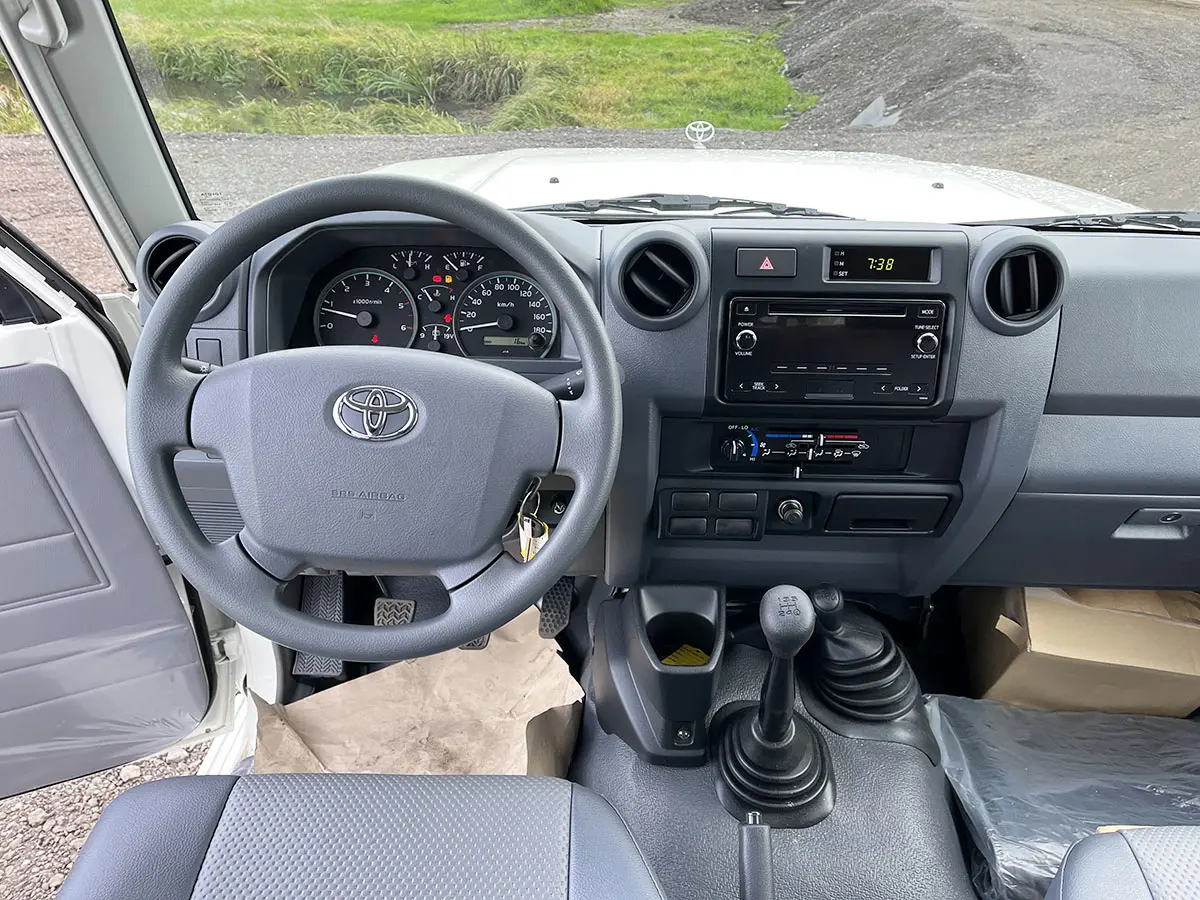 Toyota Land Cruiser HZJ79L 4x4 Double Cab Pick-up 10