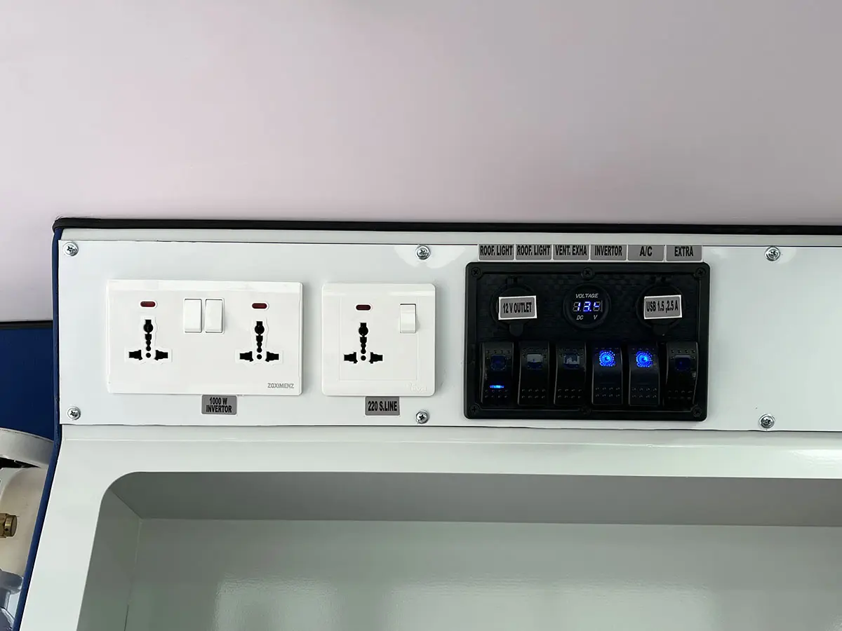 Toyota Land Cruiser VDJ78L V8 4x4 Ambulance 17