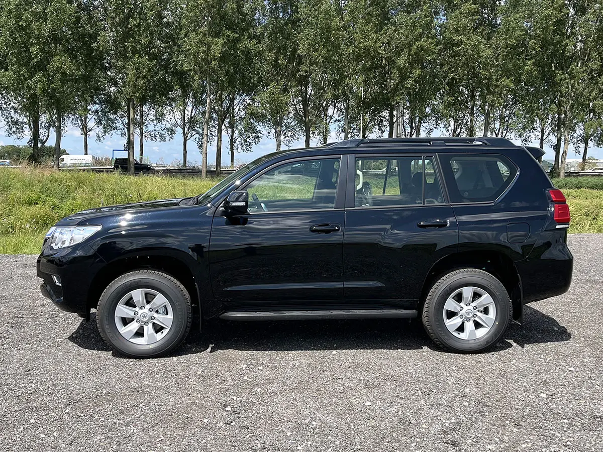 Toyota Prado TXL AT 4x4 Sports Utility Vehicle (SUV) 2