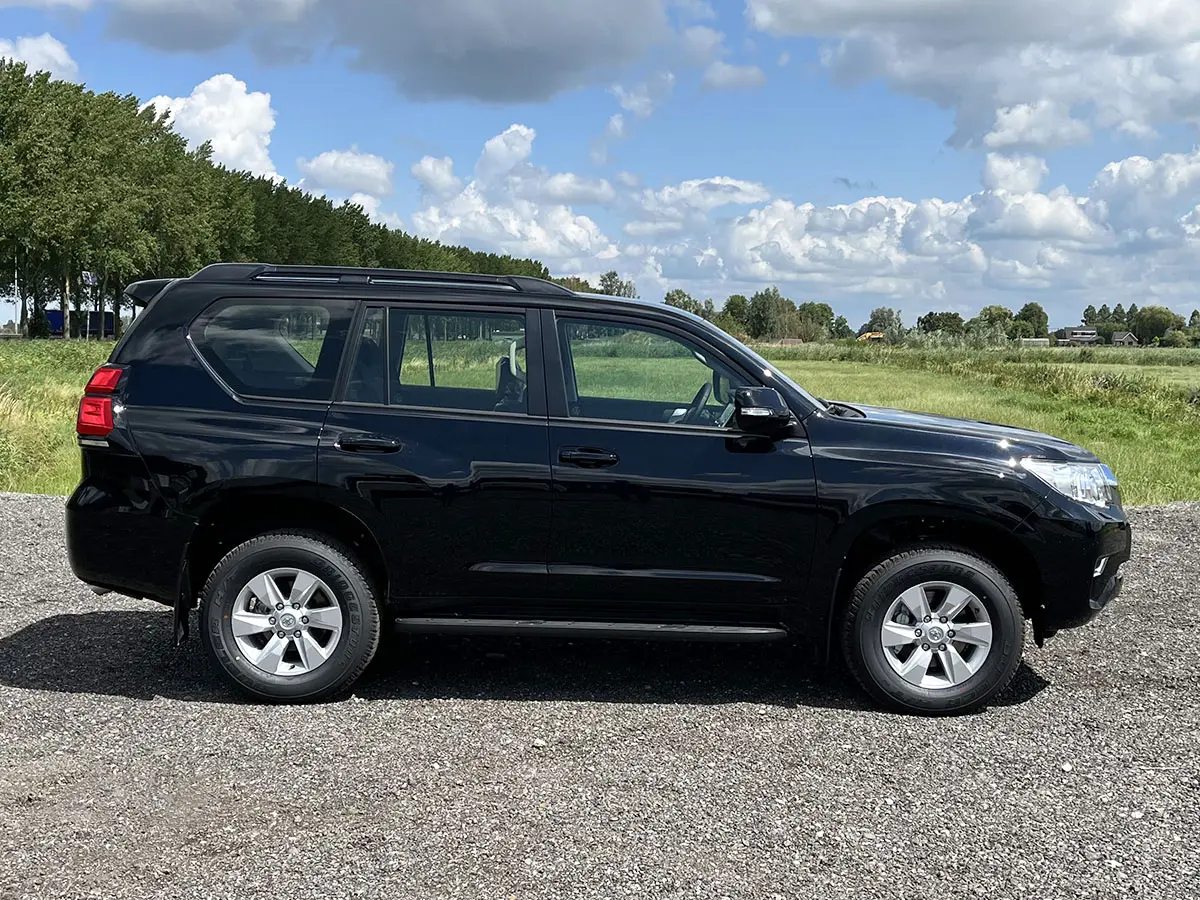 Toyota Prado TXL AT 4x4 Sports Utility Vehicle (SUV) 5