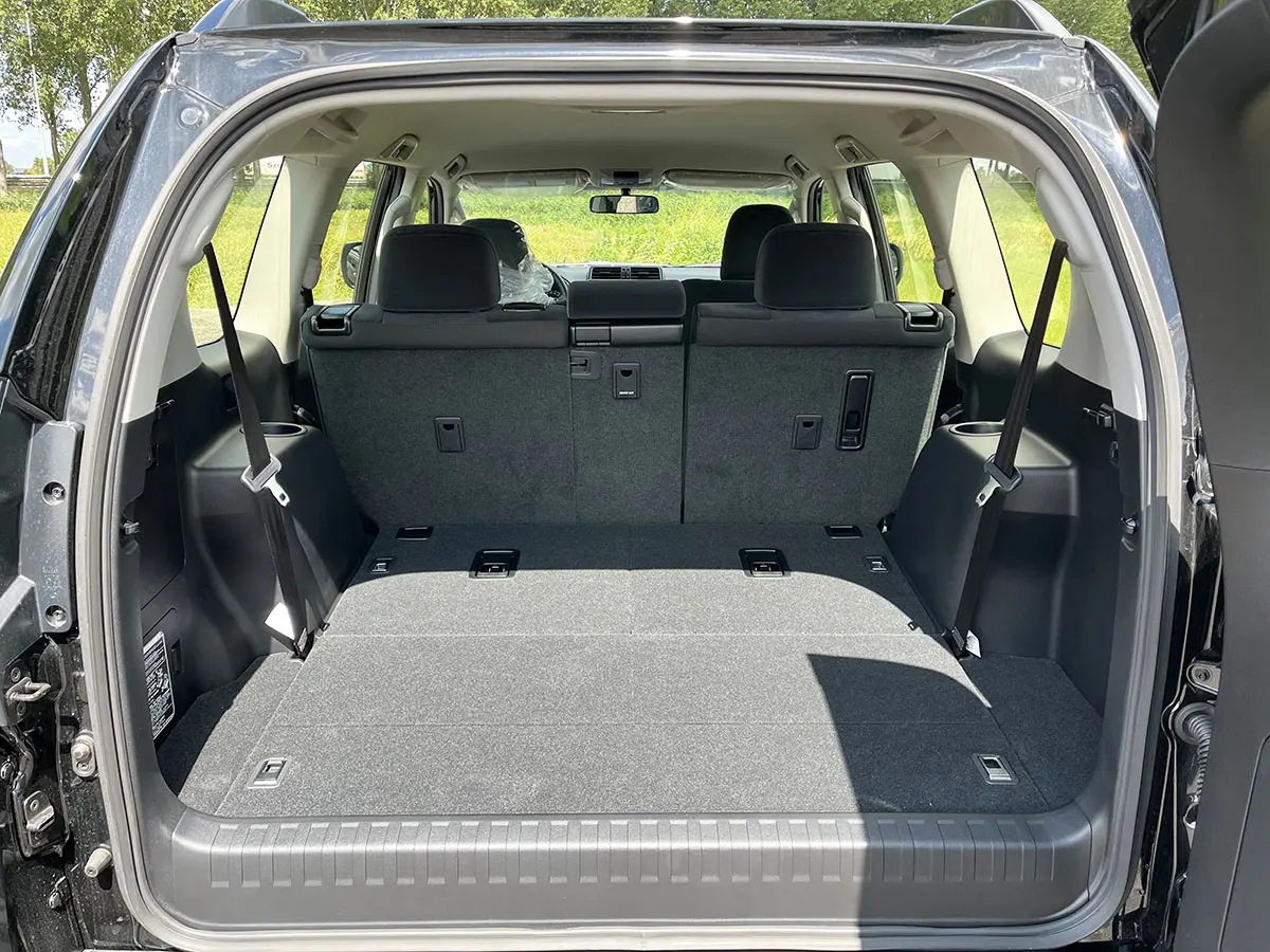 Toyota Prado TXL AT 4x4 Sports Utility Vehicle (SUV) 14