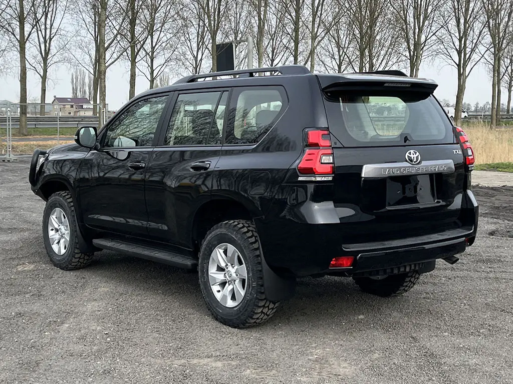 Toyota Prado TXL AT SUV (Véhicule Utilitaire Sport) 4x4 3