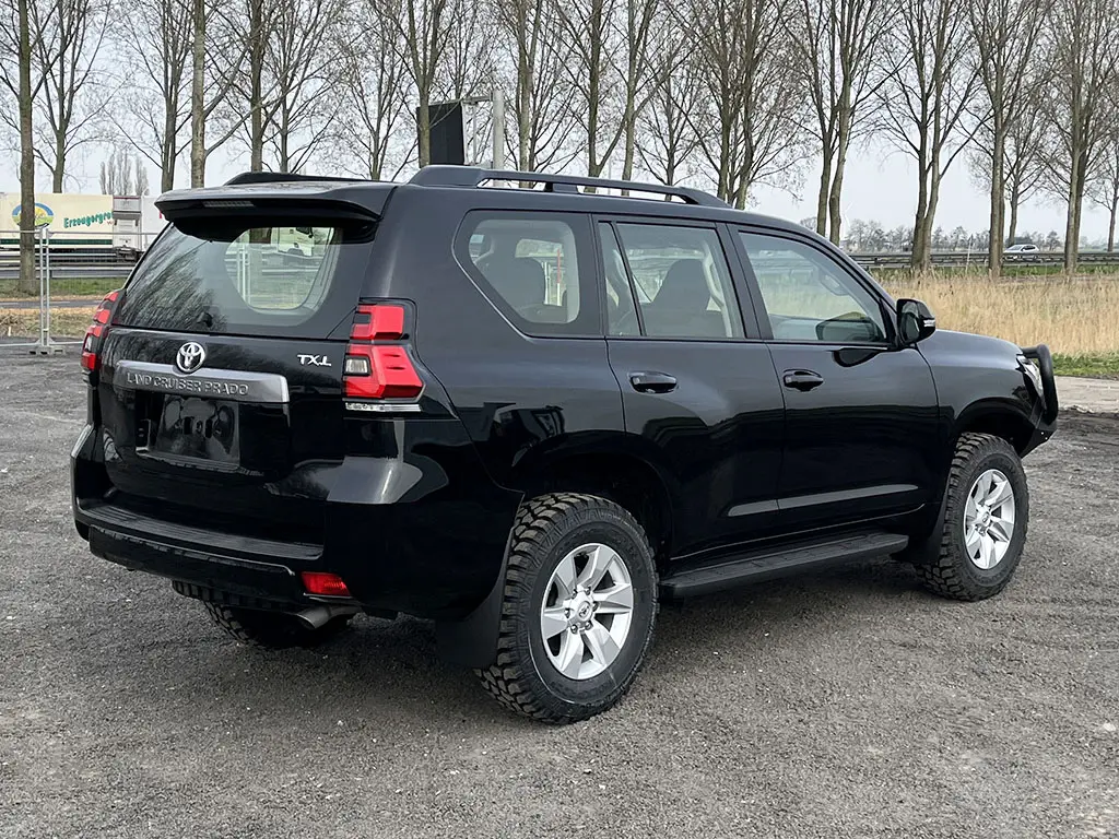 Toyota Prado TXL AT 4x4 Sports Utility Vehicle (SUV) 6