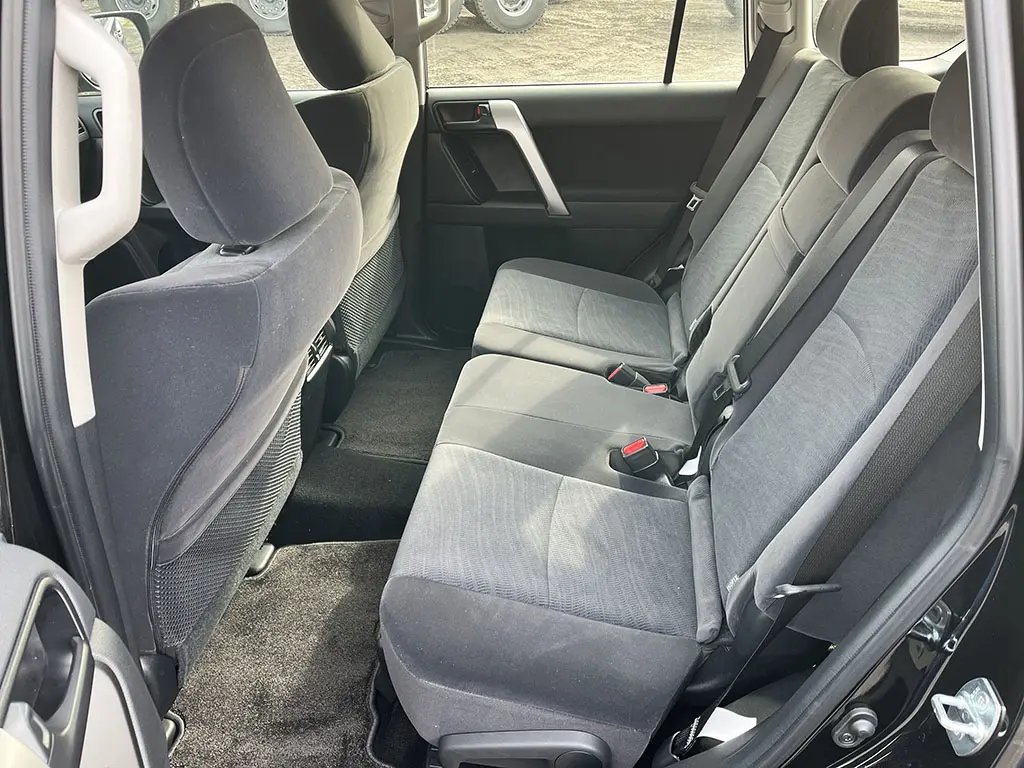 Toyota Prado TXL AT 4x4 Sports Utility Vehicle (SUV) 9