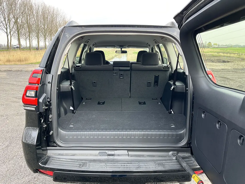 Toyota Prado TXL AT 4x4 Sports Utility Vehicle (SUV) 13