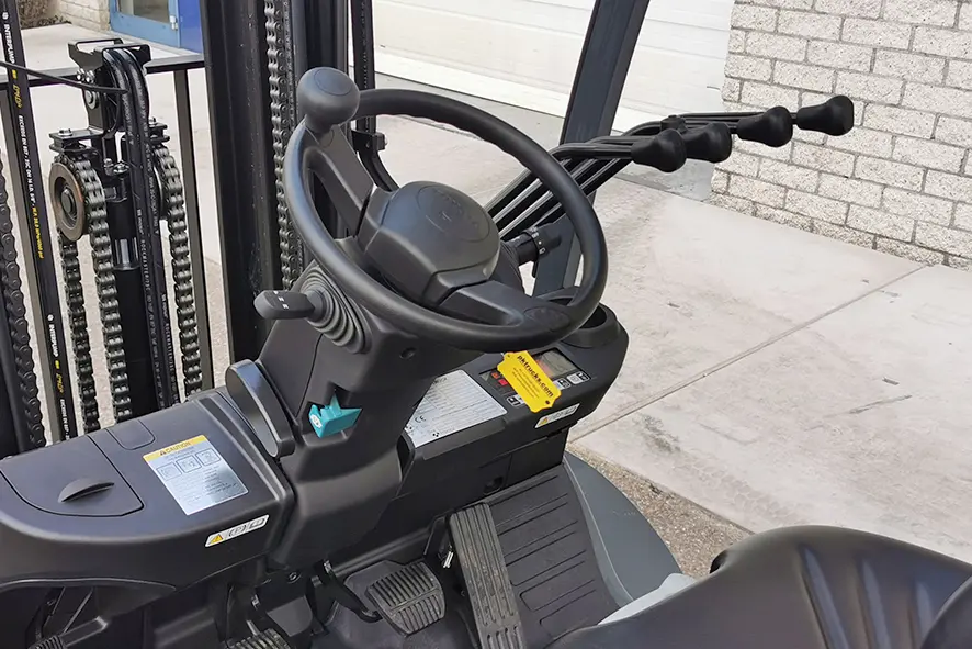 Toyota Tonero 52-8FDF25 4x2 Forklift 9