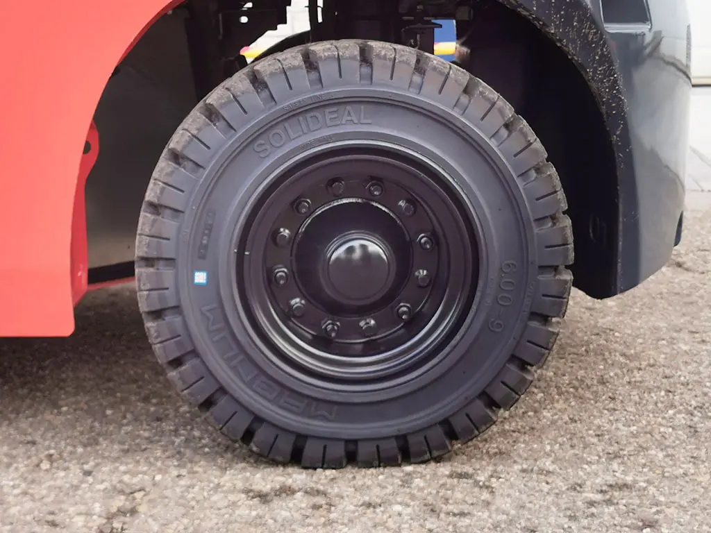 Toyota Tonero 52-8FDF25 Forklift 4x2 14