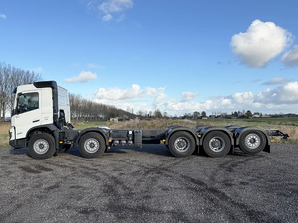 Volvo FMX 500 10x4 Chassis Cabin 2