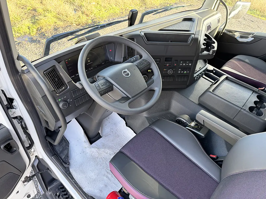 Volvo FMX 500 10x4 Chassis Cabin 8