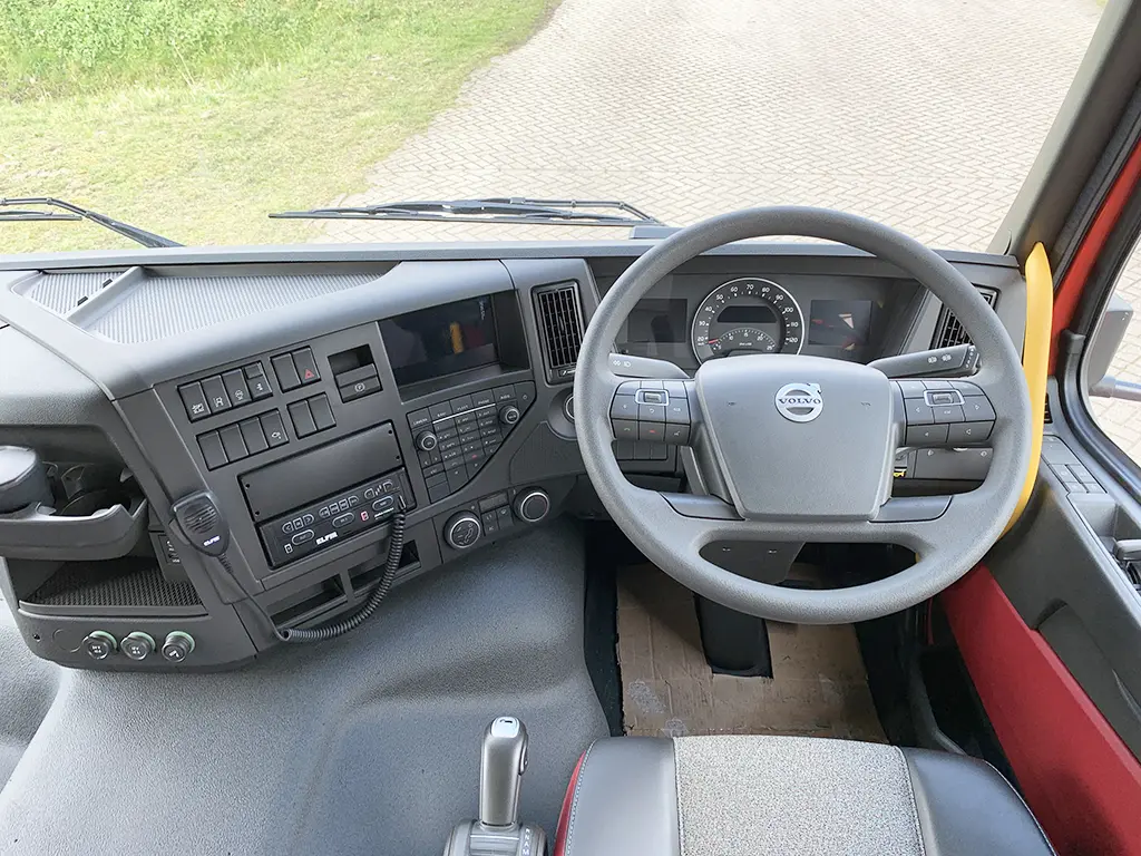 Volvo FMX42R AT Camion de pompiers 4x2 9