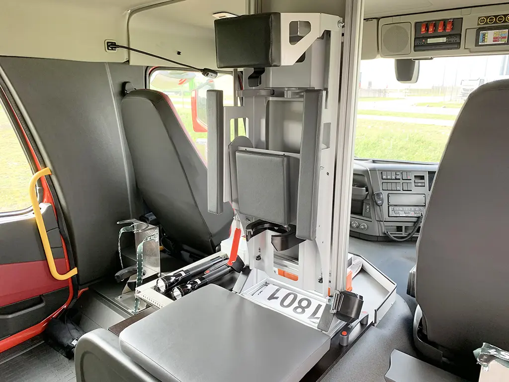 Volvo FMX42R AT Camion de pompiers 4x2 13