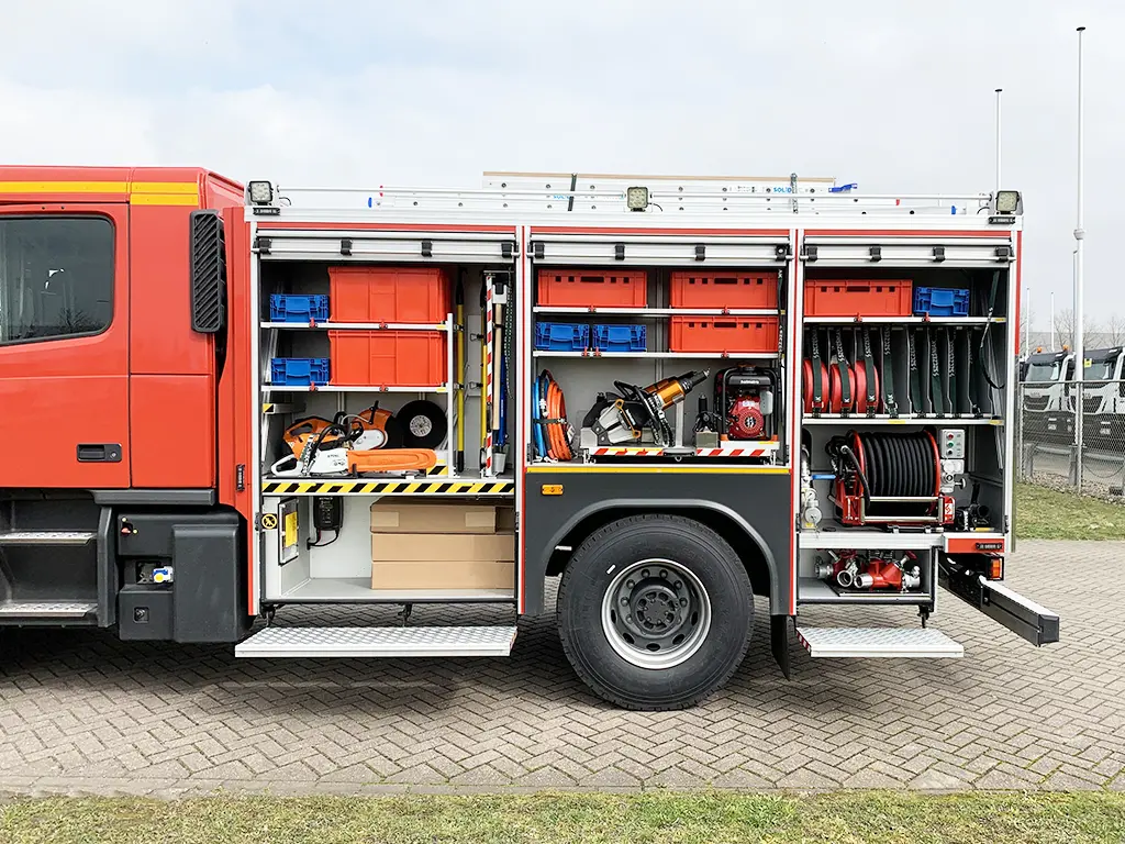 Volvo FMX42R AT Camion de pompiers 4x2 14