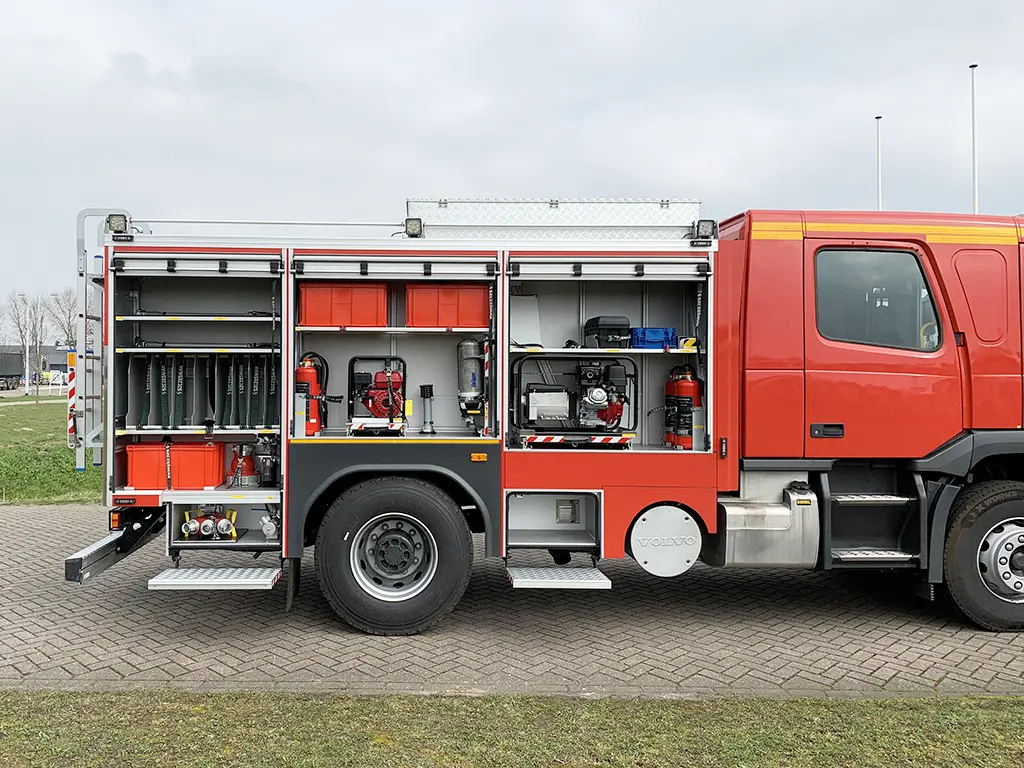 Volvo FMX42R AT Camion de pompiers 4x2 17