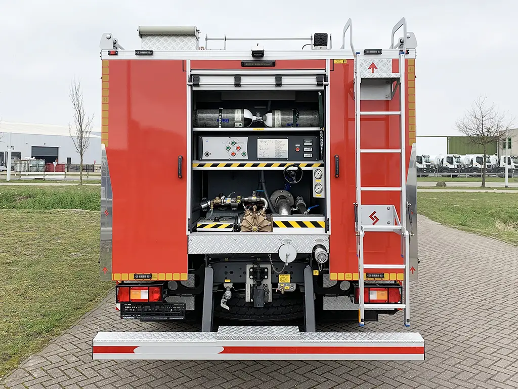 Volvo FMX42R AT Camion de pompiers 4x2 19