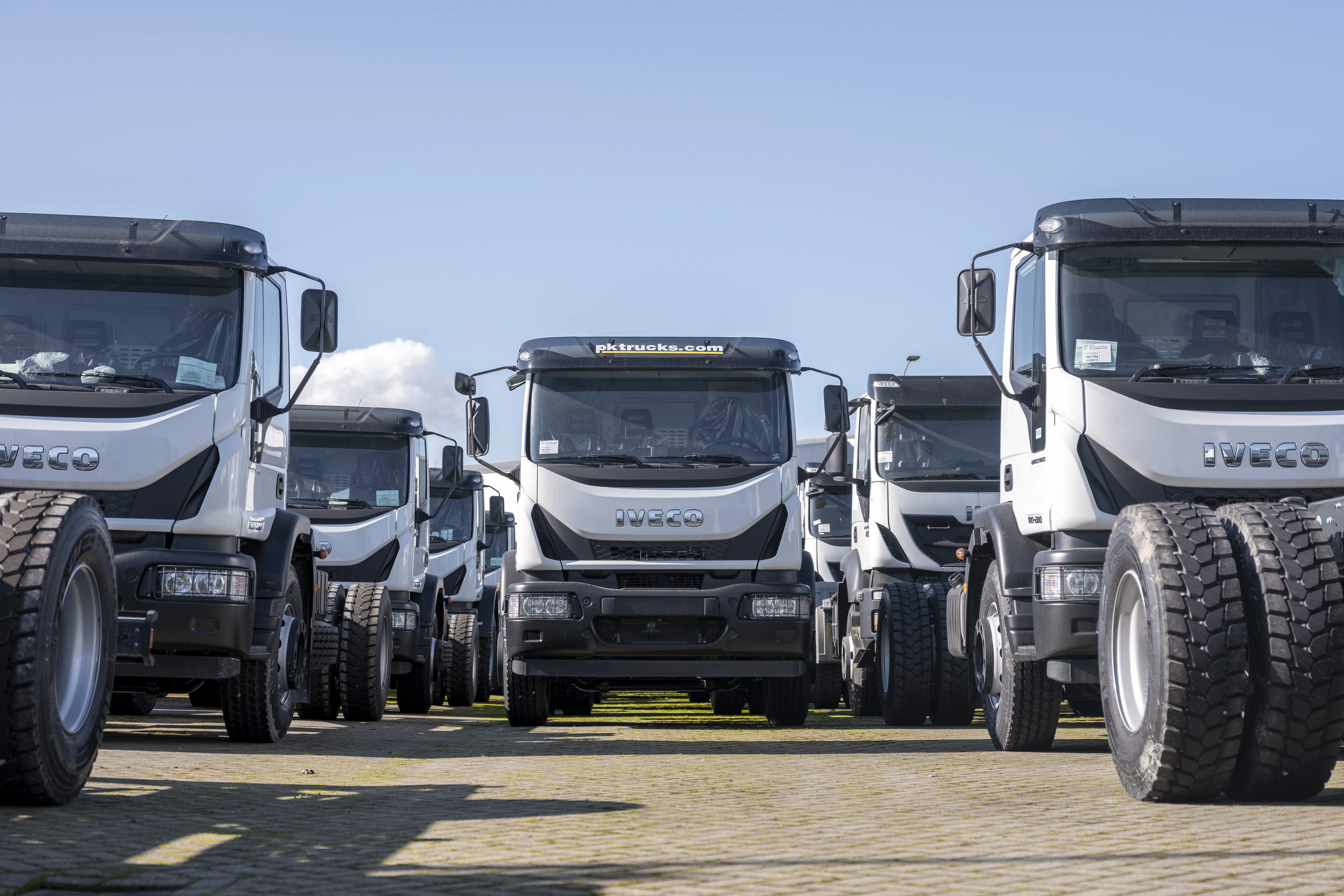 pk-trucks-hr-77