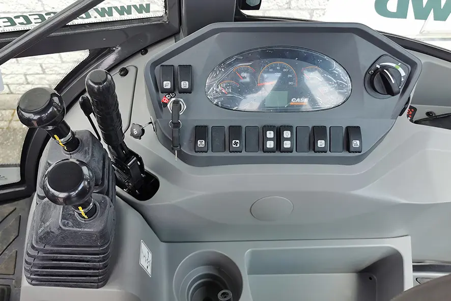 Case 851FX 4x4 Backhoe Loader 9