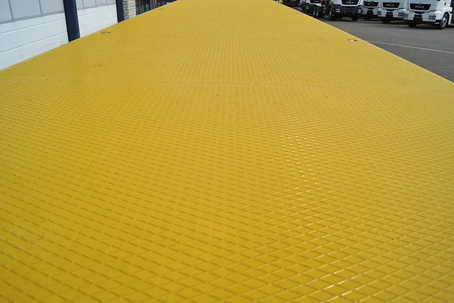 Comet FT-SRP 13.02 3-Axle Flatbed Trailer with Twistlock 7