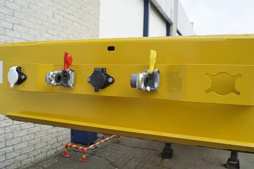 Comet FT-SRP 13.02 Flatbed Trailer with Twistlock 3-Axle 9