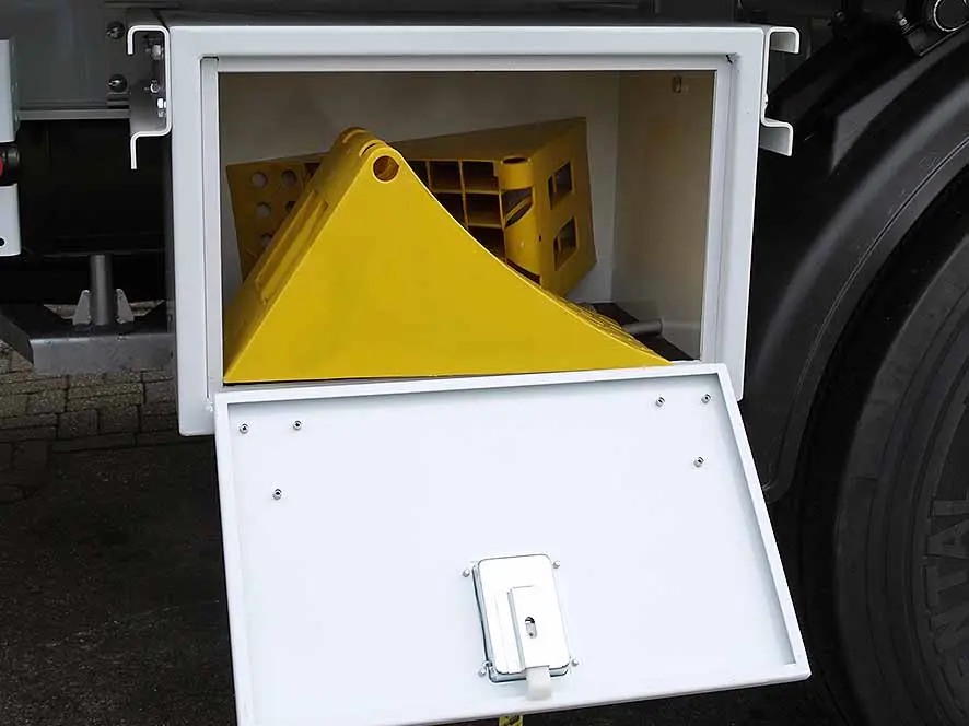 Euromax AHW Canvas Box Drawbar Trailer 3-Axle 15