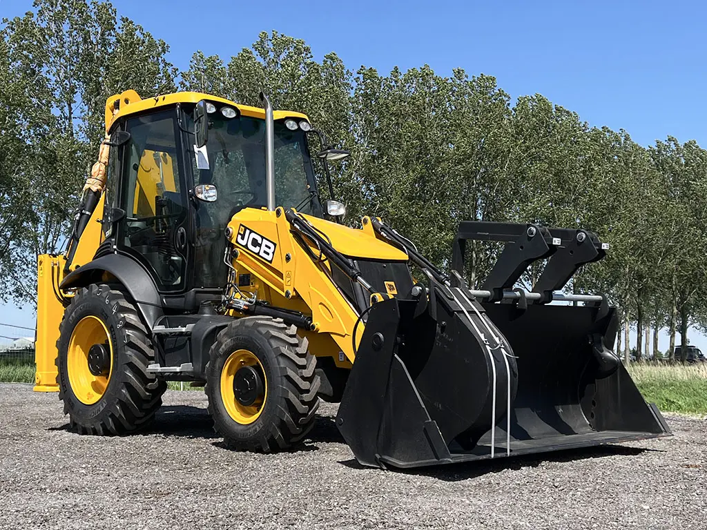 JCB 3CX 4x4 Backhoe Loader 8