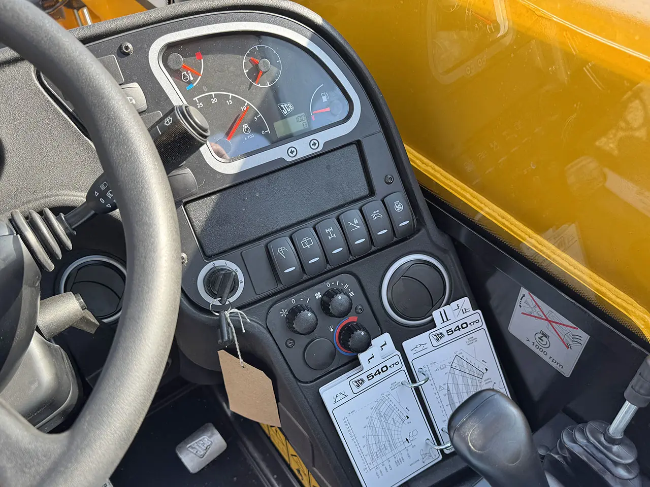 JCB 540 170 Téléscopique 4x4 12