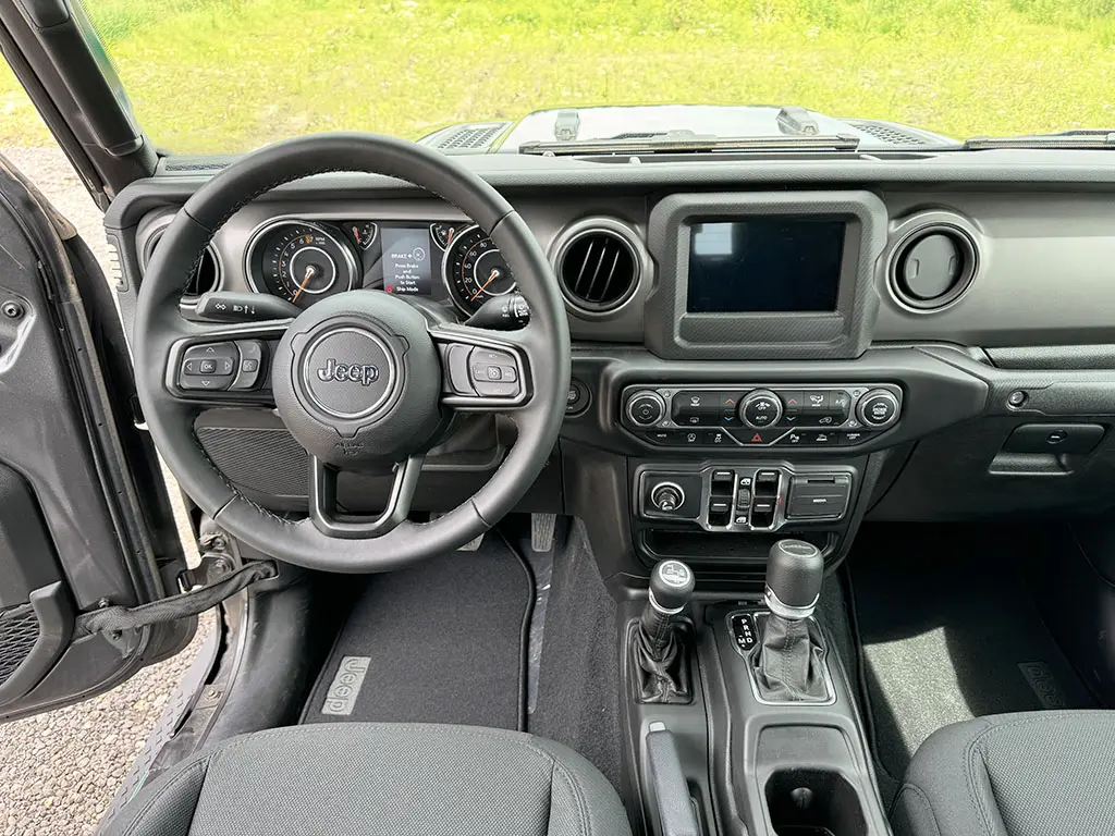 Jeep Gladiator Sport 4x4 Sports Utility Vehicle (SUV) 5