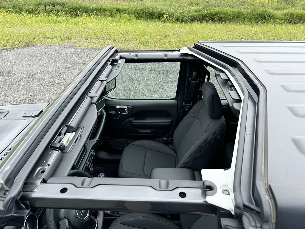 Jeep Gladiator Sport 4x4 Sports Utility Vehicle (SUV) 12