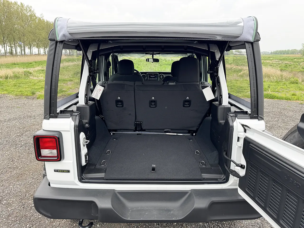 Jeep Wrangler Unlimited 4x4 MPV (Véhicule Utilitaire Multi-usage) 15