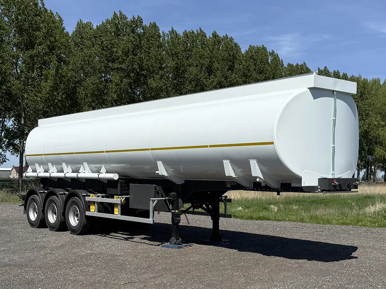 Lindner-Fischer TSA 40 SD Fuel Tank Trailer 3-Axle