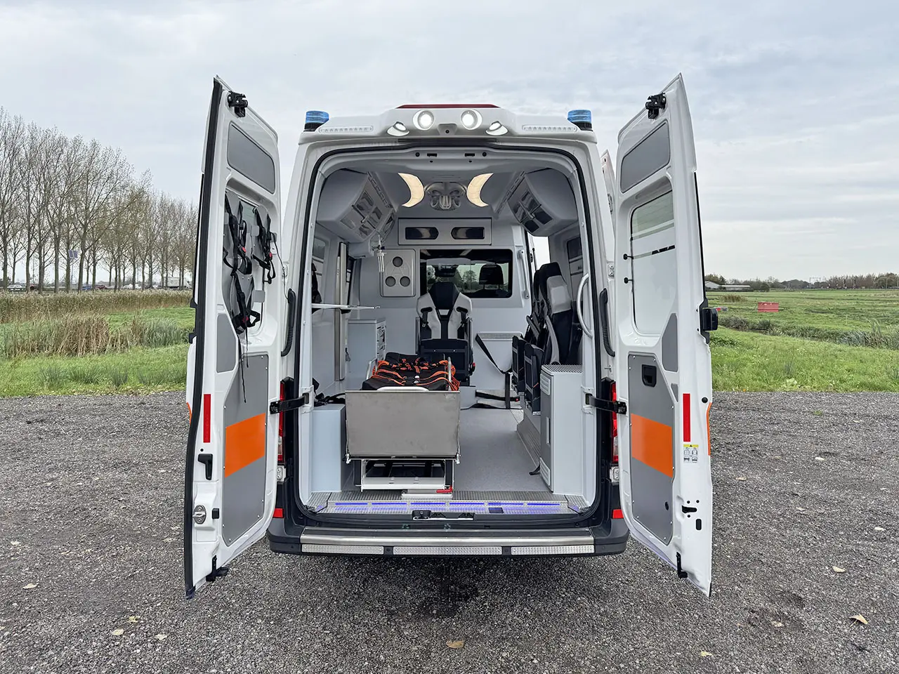 MAN TGE 3.180 QTX-M Ambulance Van 4x2 15
